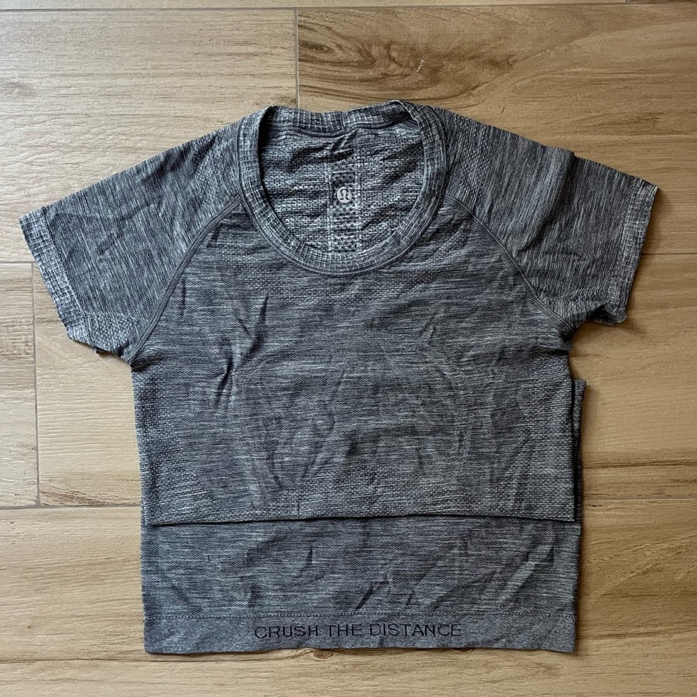 Lululemon Run Swiftly Tech Shirt Size 4